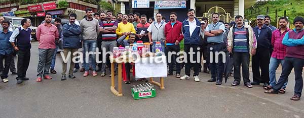 ನಗರಸಭೆ ನಿರ್ಲಕ್ಷ್ಯಕ್ಕೆ ಖಂಡನೆ : ರಸ್ತೆ ಅವ್ಯವಸ್ಥೆ ವಿರುದ್ಧ ಪ್ರತಿಭಟನೆ